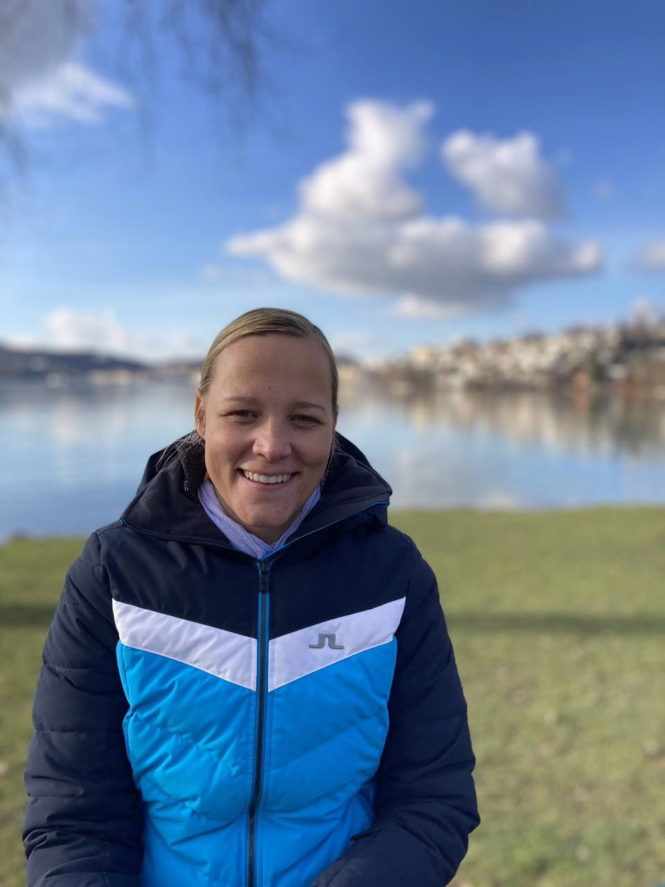 Janaina von Moos Erdung und Klarheit Schweiz Janaina von Moos Unternehmerin Schweiz Natur Seen Zentralschweiz Erdung Klarheit